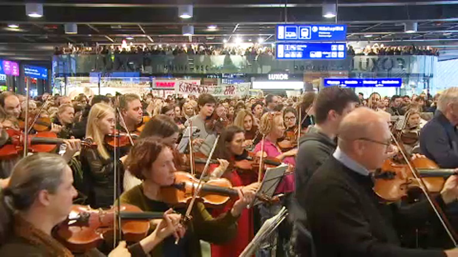 Óriáskoncert a prágai pályaudvaron