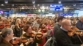 Óriáskoncert a prágai pályaudvaron