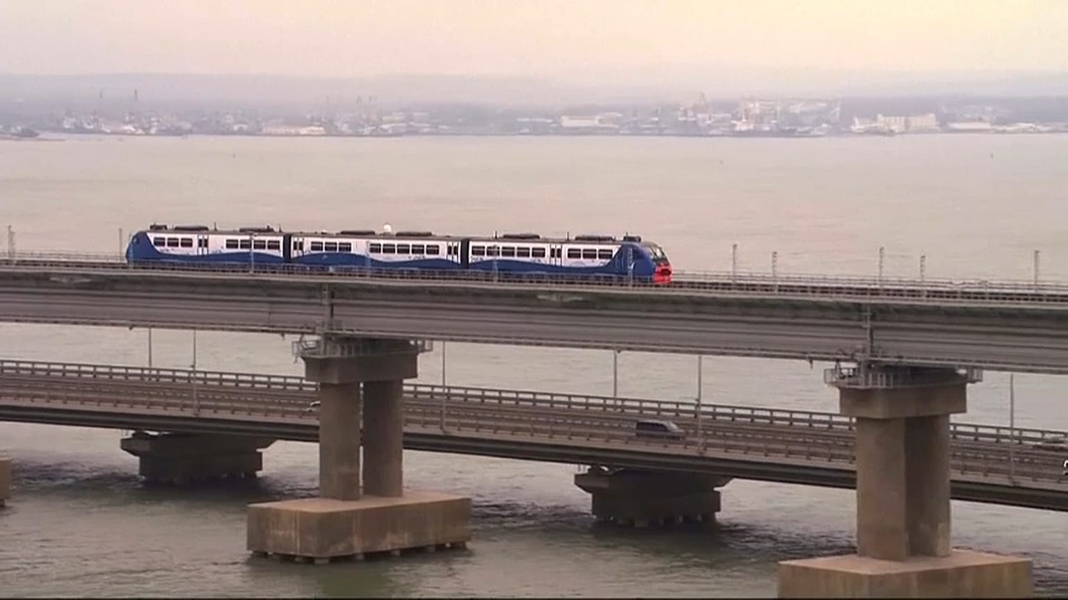 O Πούτιν εγκαινίασε την σιδηροδρομική σύνδεση Ρωσίας-Κριμαίας