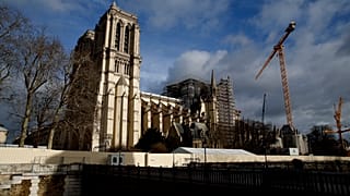 Çatısı yanan Notre Dame'da Napolyon döneminden bu yana ilk kez Noel ayini düzenlenmiyor