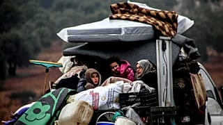 İdlib'de geçen ay başından bu yana en az 215 bin sivil yerinden edildi