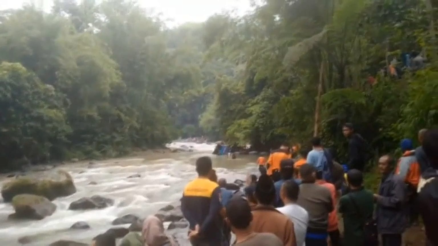 26 Tote durch Busunglück auf Sumatra