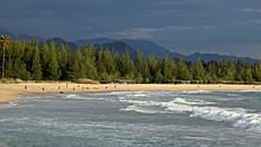 Indonesien: Surfen gegen Tsunami-Trauma