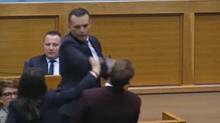 Bofetada em Parlamento da Bósnia-Herzegovina