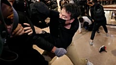 Χονγκ Κονγκ: Η αστυνομία έκανε χρήση δακρυγόνων κατά των διαδηλωτών
