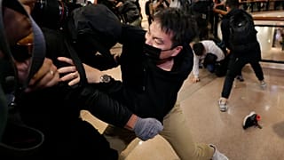 Χονγκ Κονγκ: Η αστυνομία έκανε χρήση δακρυγόνων κατά των διαδηλωτών