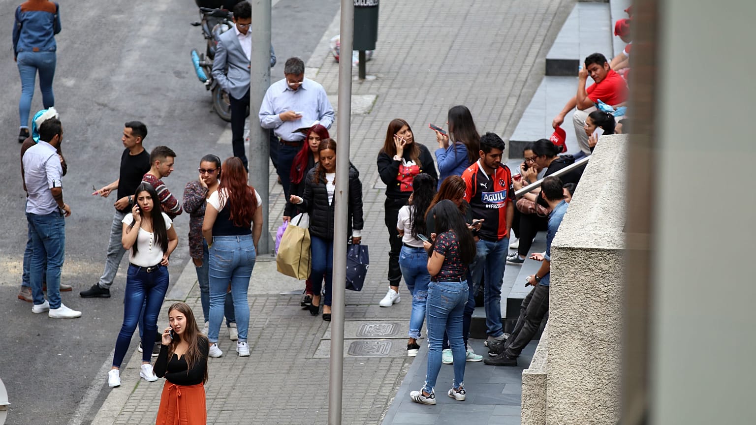 Kolombiya'da deprem sonrası panik anları 