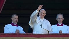 Papst erteilt Weihnachtssegen