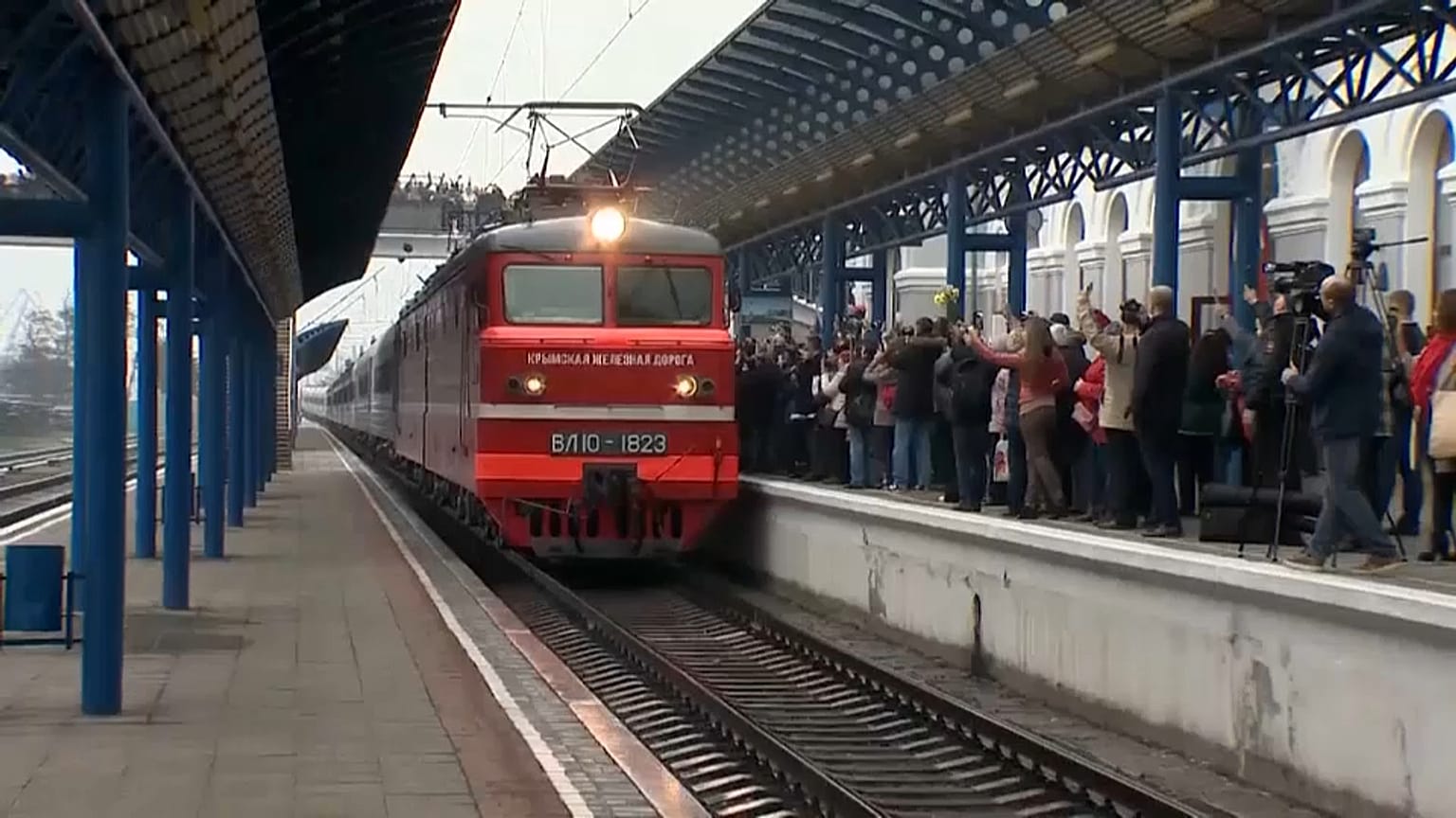 Primer tren de pasajeros San Petersburgo–Sebastopol vía Crimea