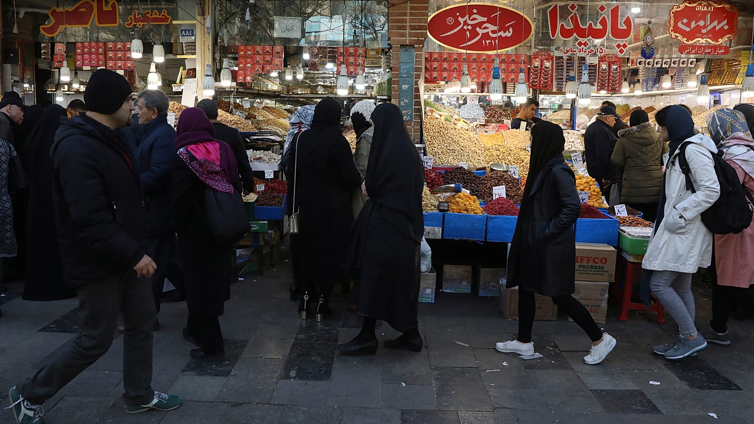 قطع الانترنت في عدة محافظات إيرانية عشية إحياء ذكرى قتلى الاحتجاجات