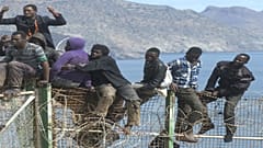 توقيف عدة أشخاص يشتبه بارتباطهم بشبكات الهجرة غير الشرعية في المغرب
