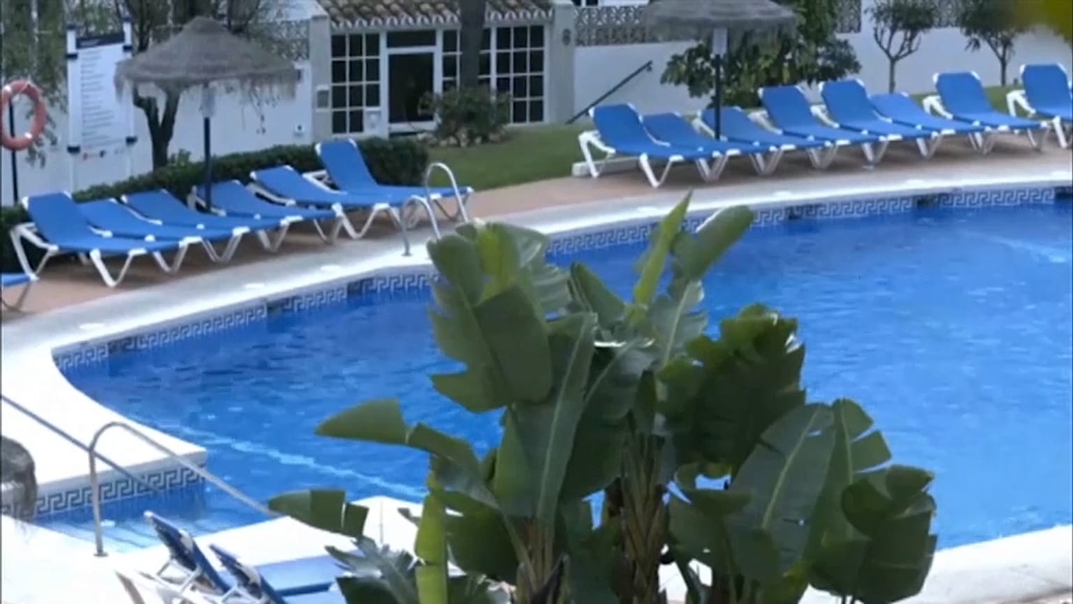 La piscina de Mijas en la que murieron tres personas reabre