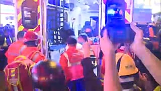 Hongkong: karácsonyi ételosztás és súlyos sérültek