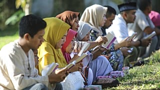 هزاران نفر در اندونزی یاد قربانیان سونامی سال ۲۰۰۴ را گرامی داشتند