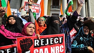 Hindistan'da Müslümanları dışlayan vatandaşlık yasasını protesto edenlere milyonluk tazminat mektubu