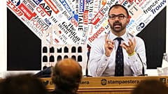 Bütçede eğitime ayrılan kaynağı az bulan İtalyan Bakan istifa etti