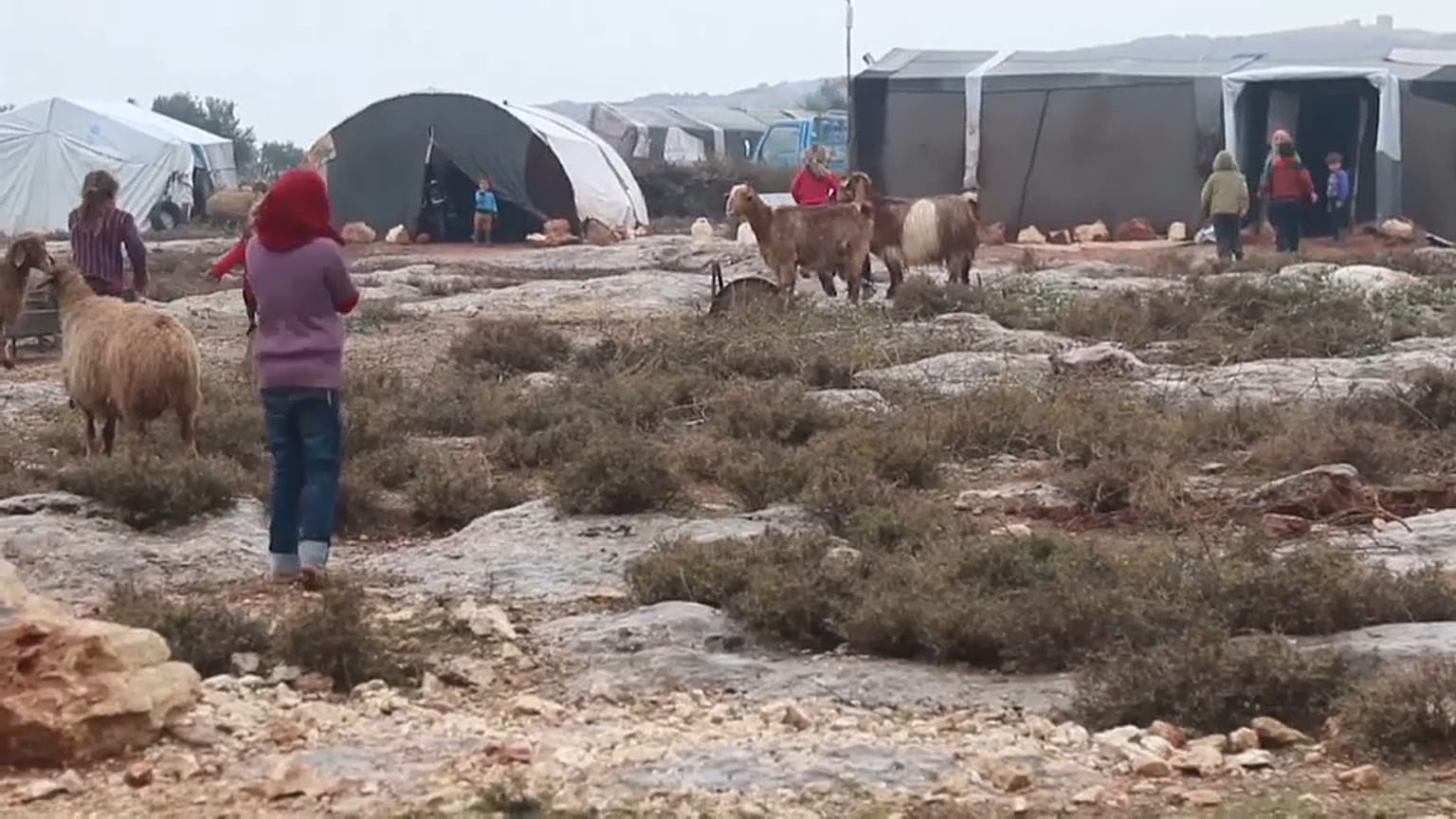 مخيم للنازحين السوريين بمدينة سرمدا في محافظة إدلب شمال غرب سوريا-26/12/2019