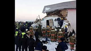 Kazakistan: aereo precipita subito dopo il decollo, almeno 12 morti. Parla un sopravvissuto