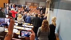 Montenegro aprova lei polémica sobre direitos religiosos
