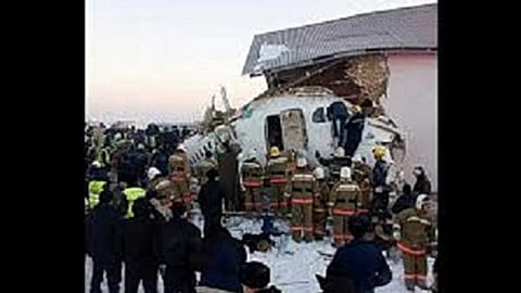 Disastro aereo in Kazakistan: le difficili operazioni di soccorso