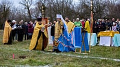 Márk Jegorjevszkij püspök, a Magyar Ortodox Egyházmegye kormányzó főpapja istentisztelet celebrál a leendő templom alapkőletételénél