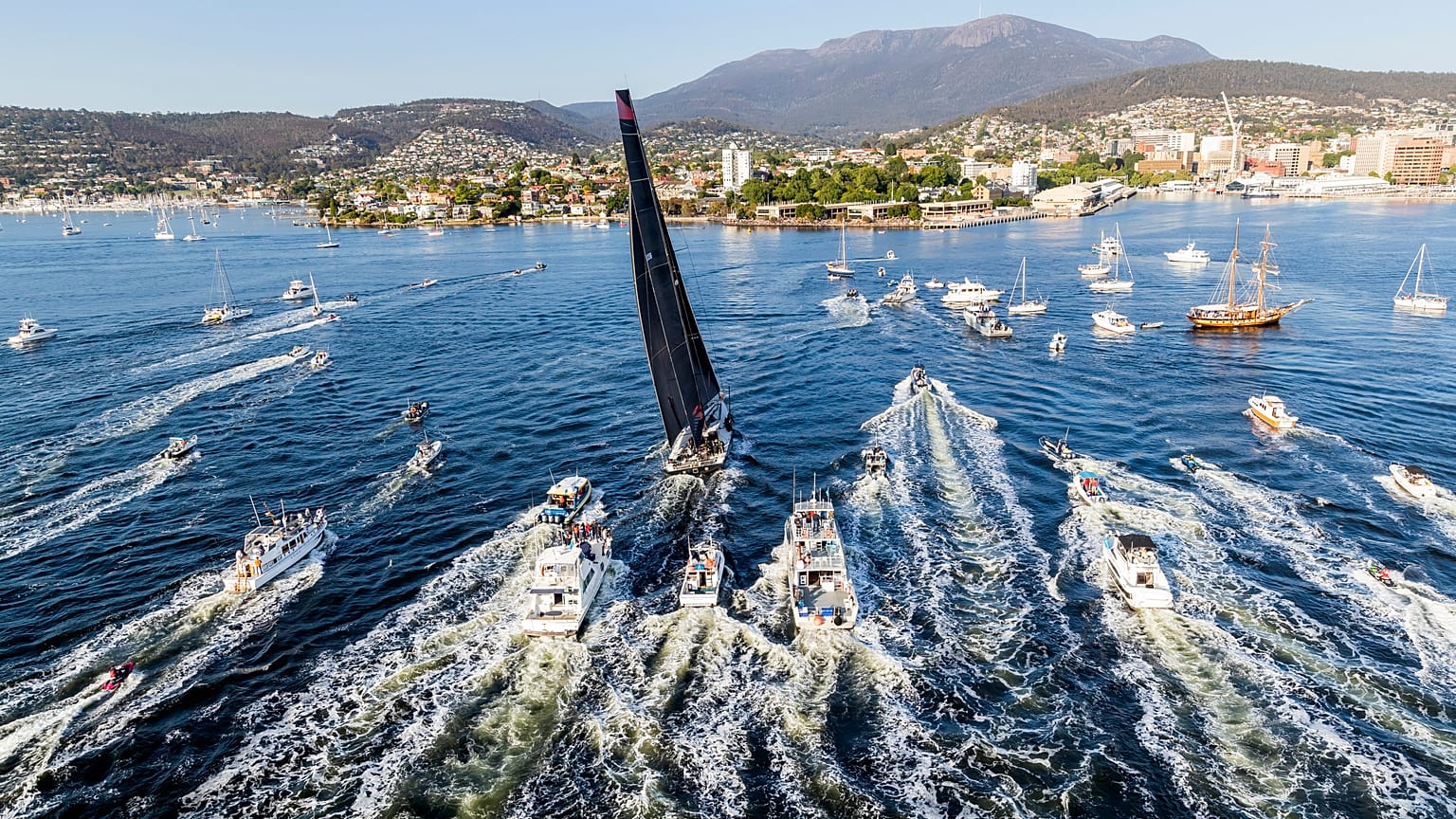 Regata Sydney-Hobart, trionfa Comanche