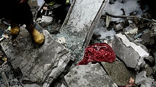 مصرع 6 أشخاص بينهم أجانب وإصابة 24 آخرين جراء تصادم حافلتين وشاحنة في مصر
