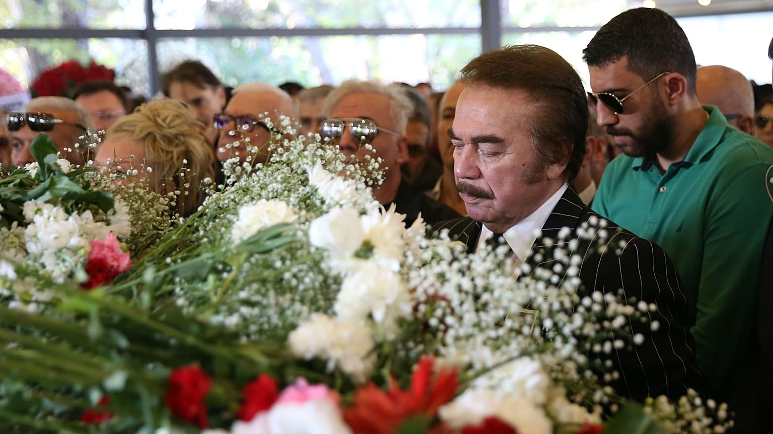 Orhan Gencebay, Yıldız Kenter'in cenaze törenine katıldı