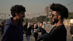 "ثورة" العراقيين تصل إلى الشعر أيضا ... تسريحة "عرف الديك" و"الموزة" الأكثر شعبية 