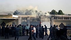 Afganistan'ın Tahar kentinde valilik yerleşkesine düzenlenen bir saldırı. (arşiv) 