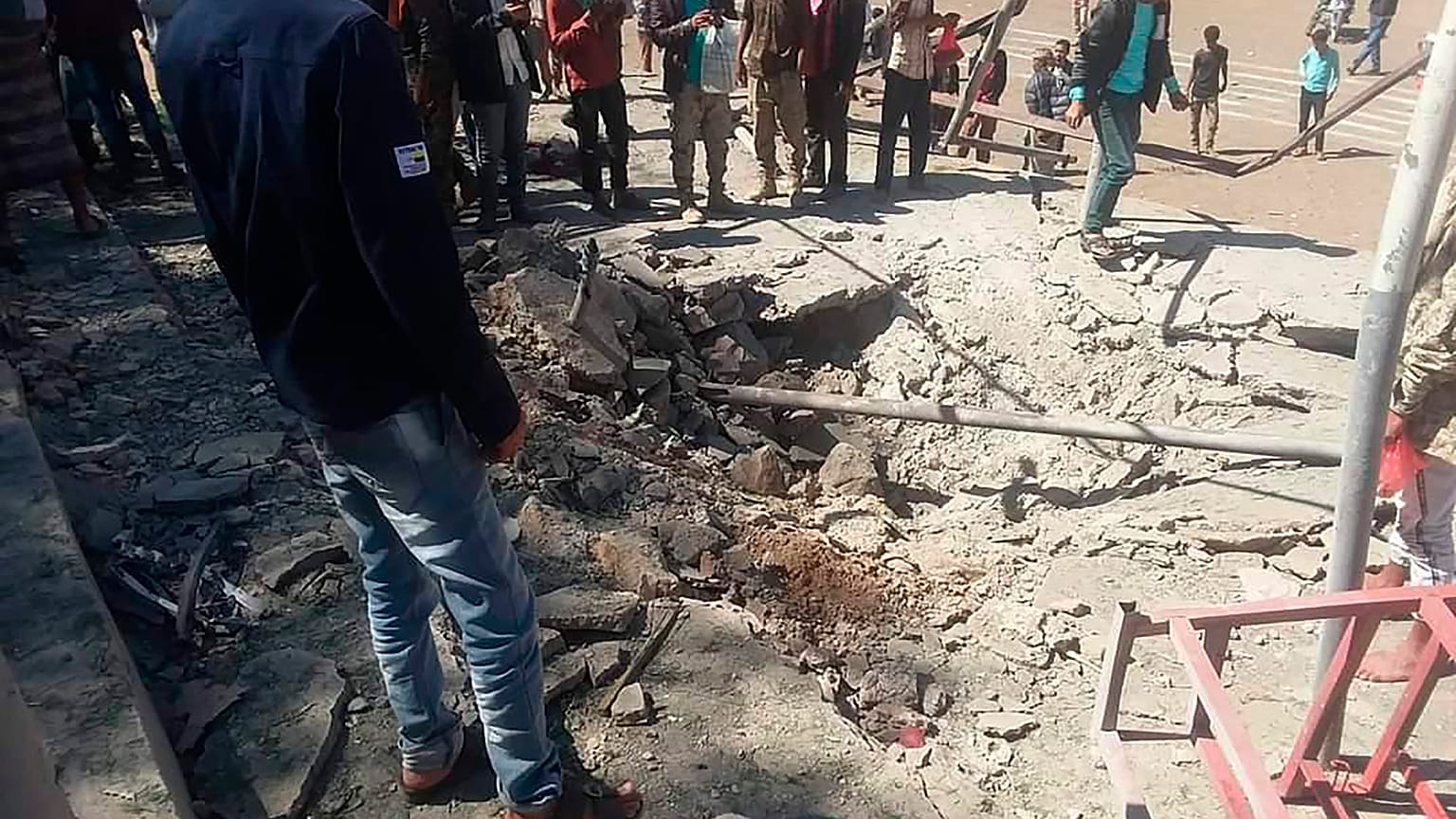 Yemen'de Husilerin bir askeri mezuniyet törenini hedef alan saldırısında en az 9 kişi öldü