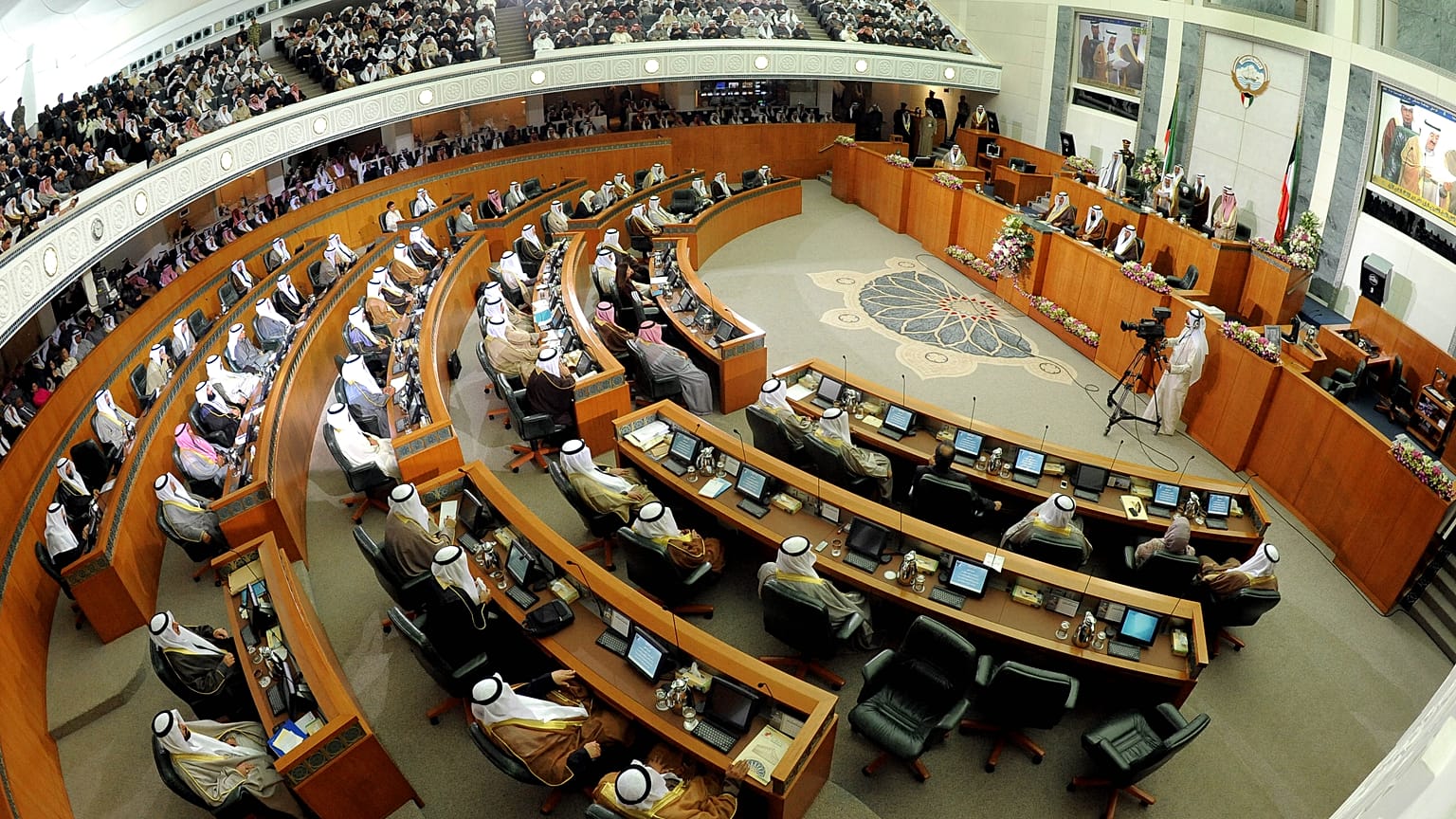 الكويت تؤكد احترامها لسيادة إيران