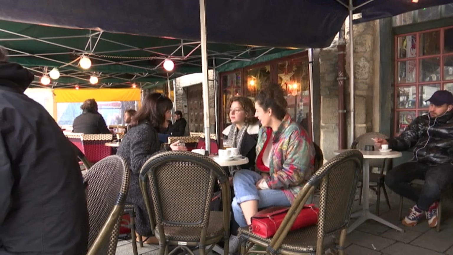 Rennes proíbe aquecedores nas esplanadas