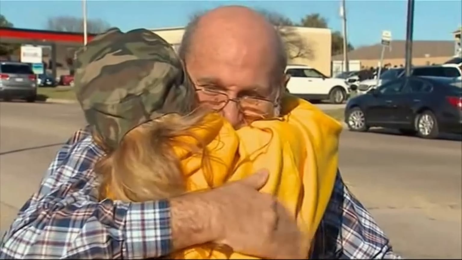 Tres muertos, atacante incluido, en un tiroteo en una iglesia de Texas