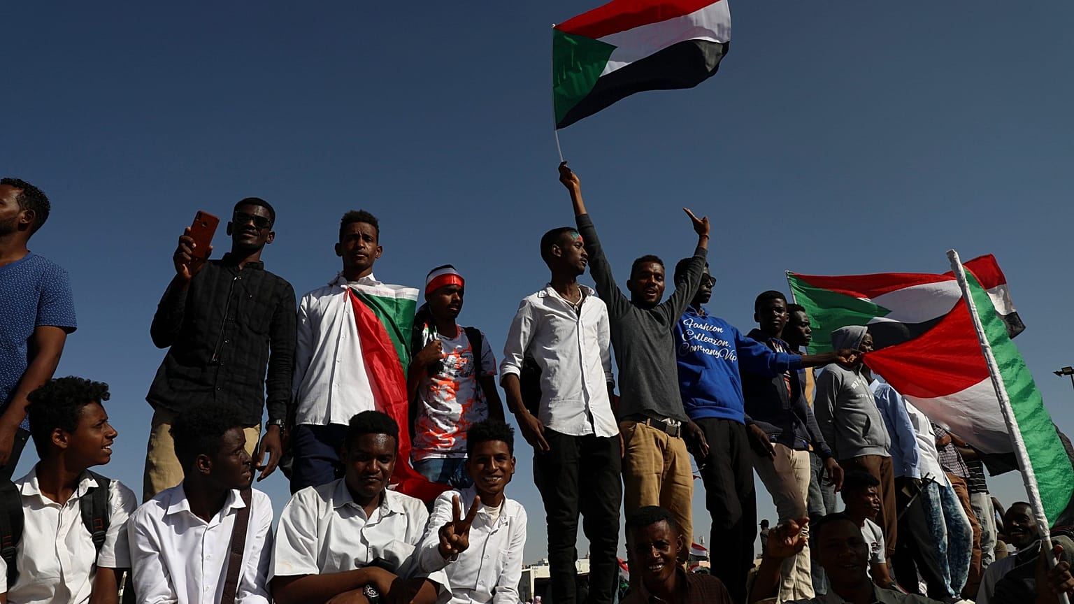 الحكم بالإعدام شنقا على 27 عضوا في جهاز المخابرات السوداني في قضية قتل متظاهر معتقل 