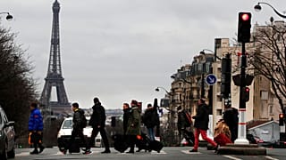 Las huelgas bloquean París y pasan factura a la economía francesa
