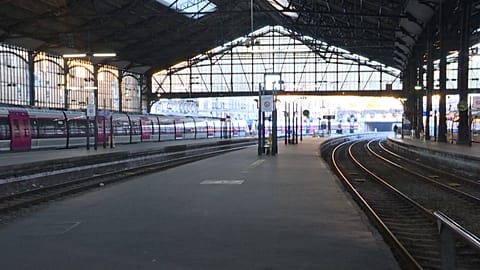 Weary French travellers face new week of transport disruption