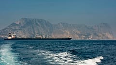 إيران تحتجز ناقلة في الخليج وتتهمها بتهريب أكثر من مليون لتر من الوقود