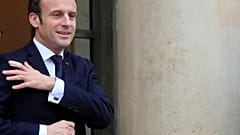 Macron spricht zu wütendem Volk