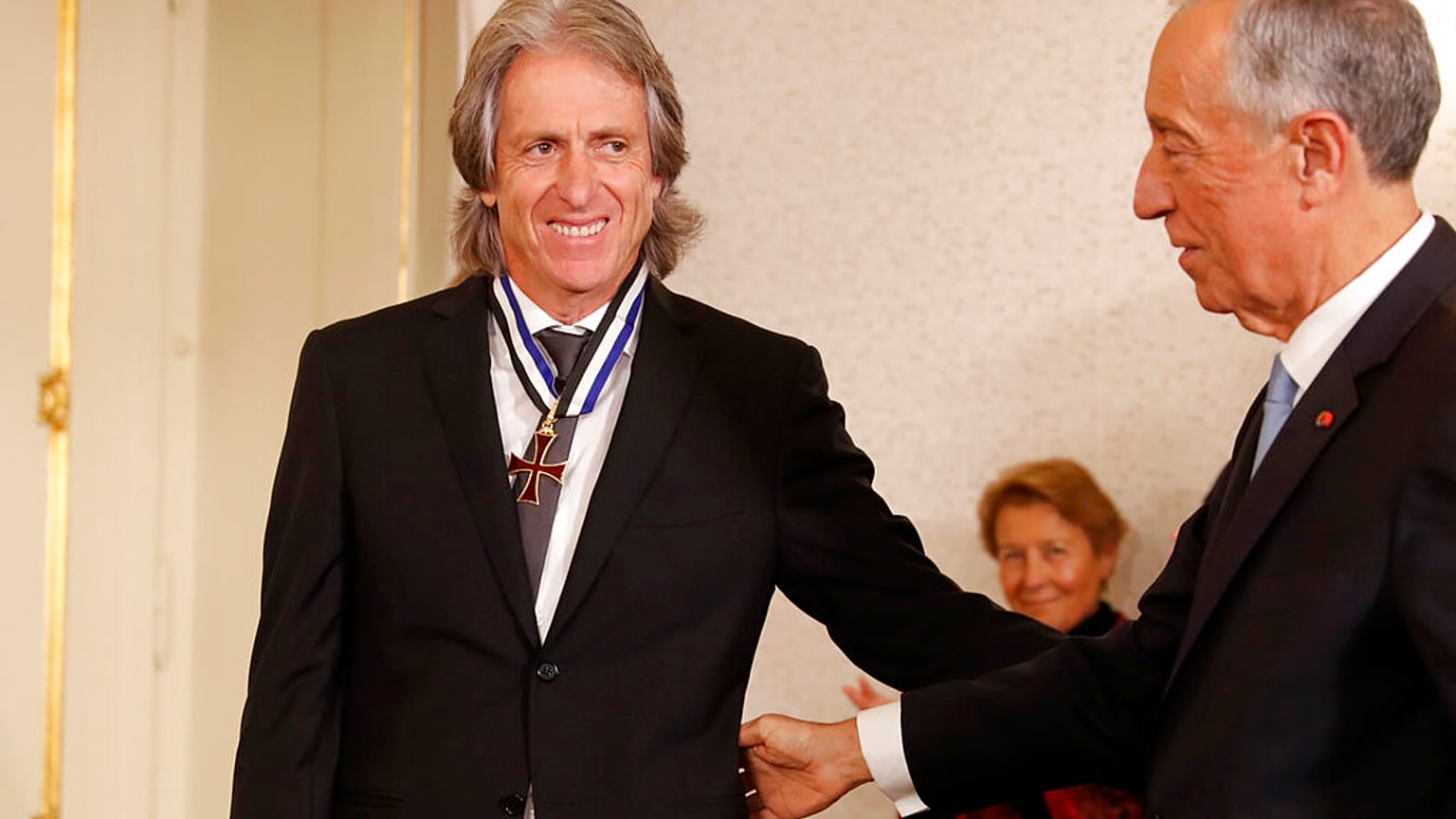 Lovaggá ütötték Jorge Jesus labdarúgó edzőt Portugáliában