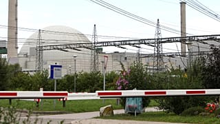 Gelecek için nükleer enerjiden vazgeçen Almanya eski bir santralini kapatıyor