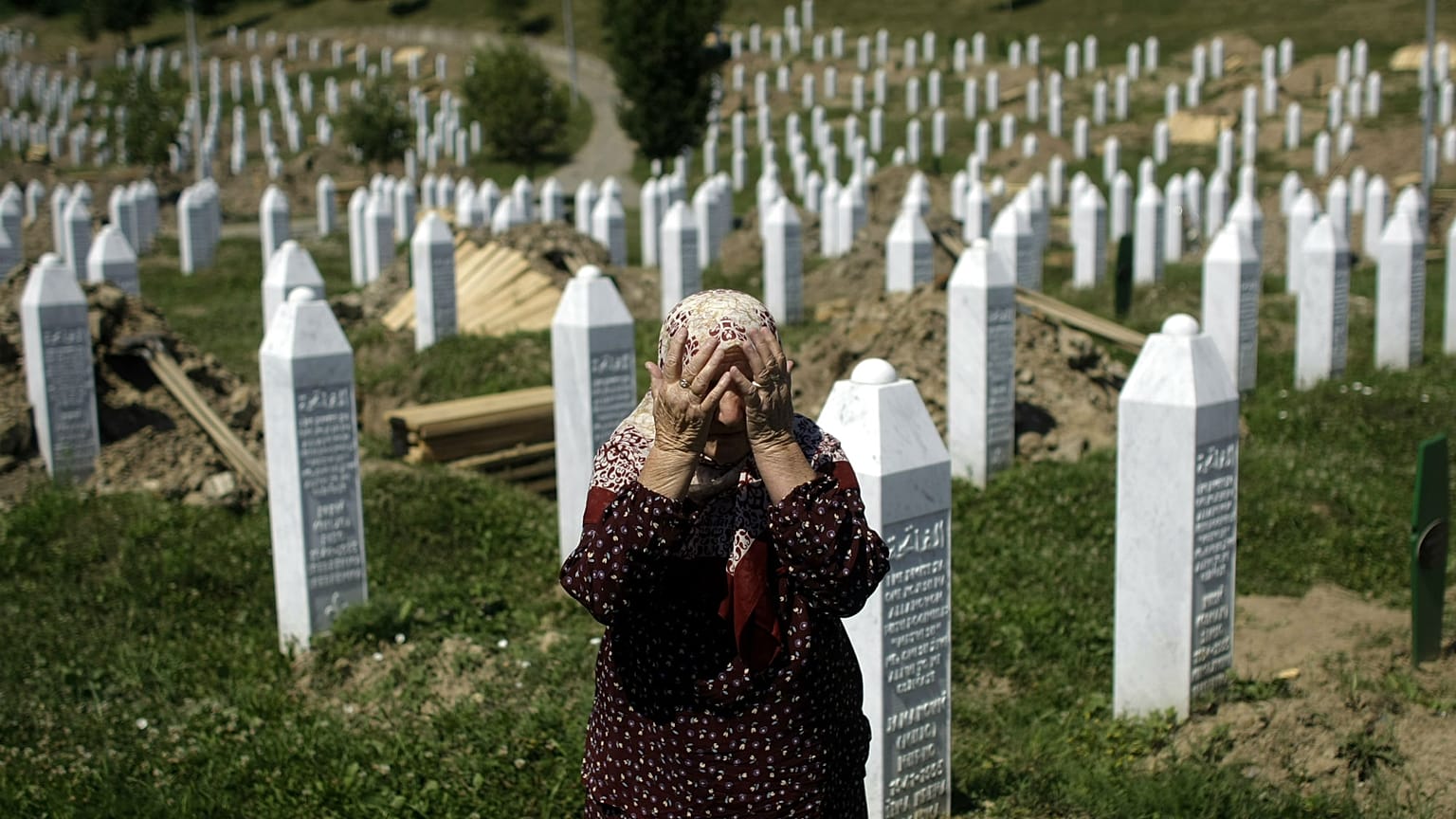 Bosna eski Sırp generali Srebrenitsa Katliamına katılmakla suçladı