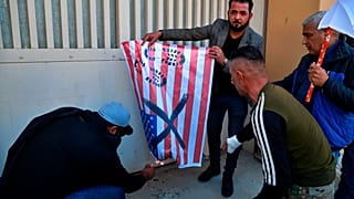 В Багдаде протестующие разгромили посольство США