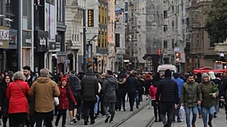 Beyoğlu ilçesinde gerçekleştirilecek yeni yıl kutlamaları nedeniyle emniyet tedbirleri alındı