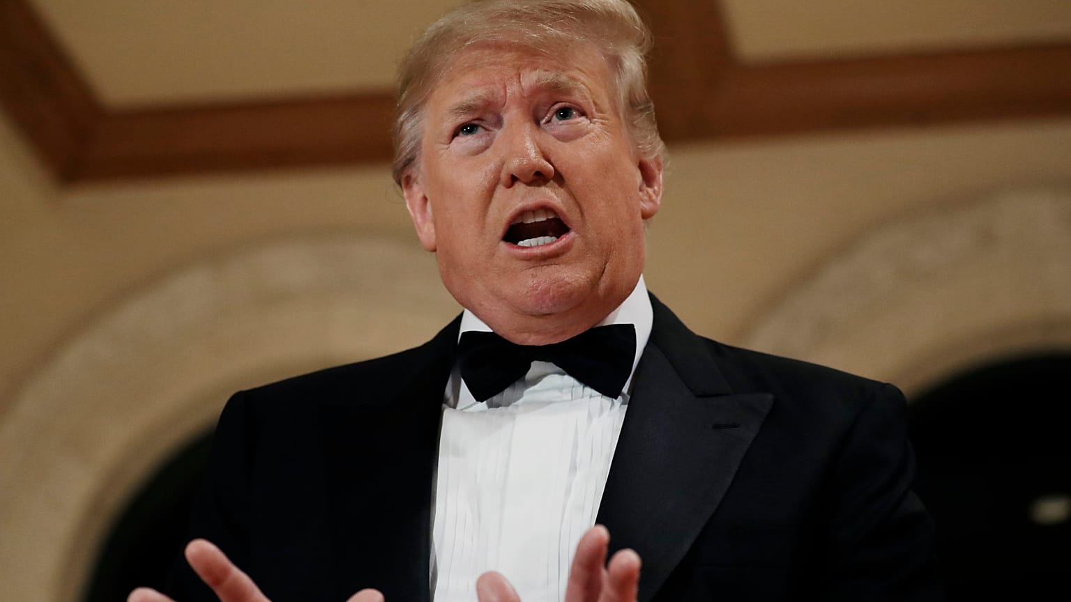 Donald Trump Florida'da basına verdiği demeçte Bağdat'ta ABD büyükelçiliğine yapılan saldırıyı değerlendirdi