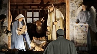 VIDEO: Il Papa colpisce seccato una fedele, poi si scusa per aver perso la pazienza