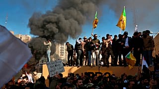 Irak'ta ABD Büyükelçilik binasına saldıran göstericilere Amerikan askerleri müdahale etti
