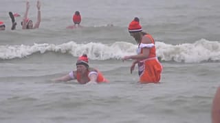 Scheveningen: 10.000 Teilnehmer beim Neujahrsschwimmen
