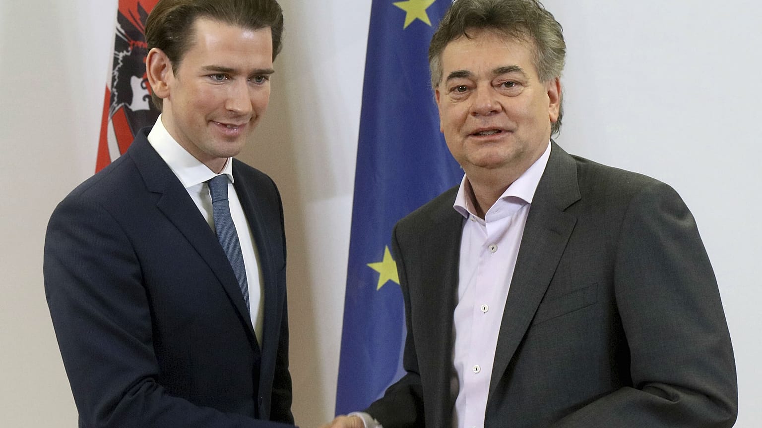 Avusturya Halk Partisi (ÖVP) lideri Sebastian Kurz (solda) ve Yeşiller Partisi lideri Werner Kogler, koalisyon hükümeti konusunda anlaştı