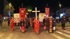 Több ezer ortodox hívő tüntetett az új egyházügyi törvény ellen Montenegróban